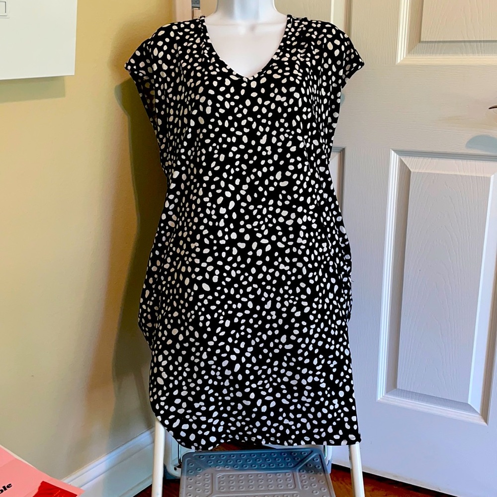 Comfy black dress with cap sleeve and white print. Bought from boutique.
